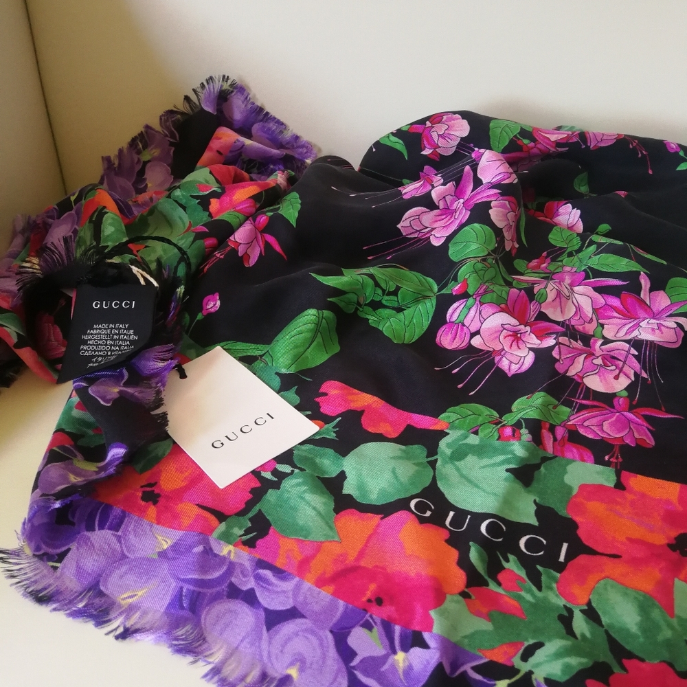 🍇 NEW Authentic Gucci Silk Scarf